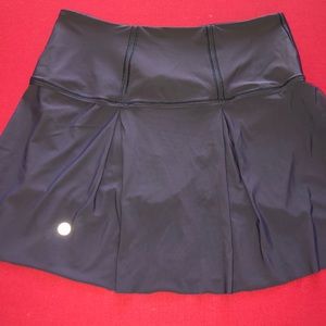 Lululemon Navy Skort with Pleads Size 6 tall